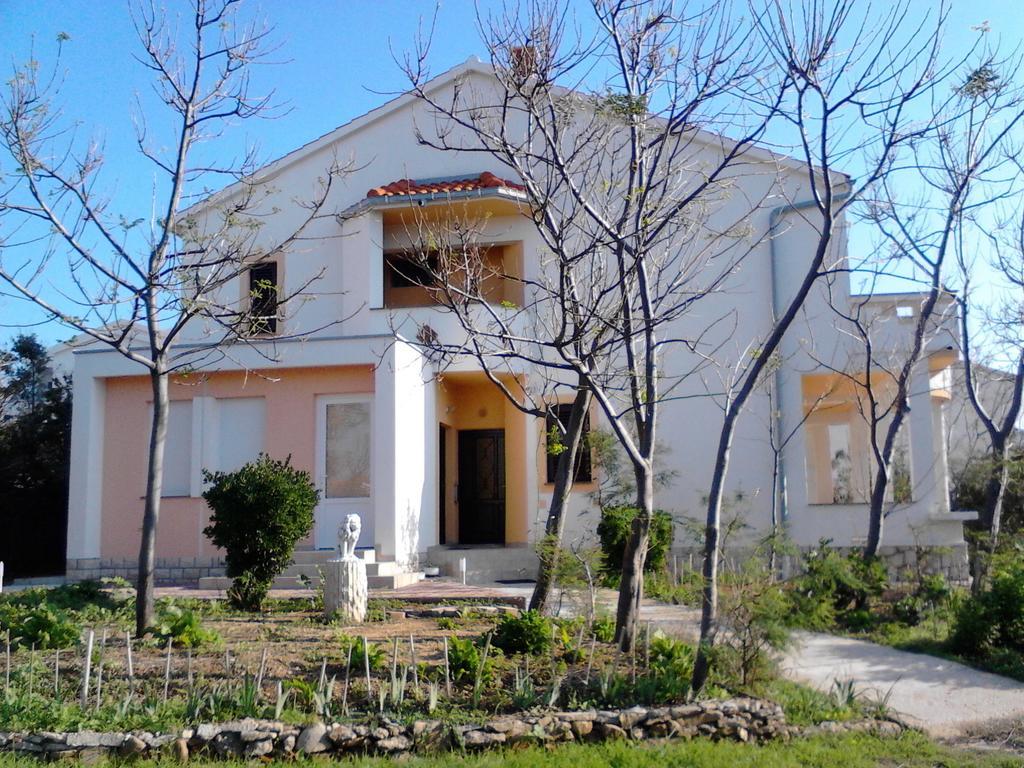 Apartments Kresimir Beauty With Shadow Trees And Parking Place Pag Town Exterior foto